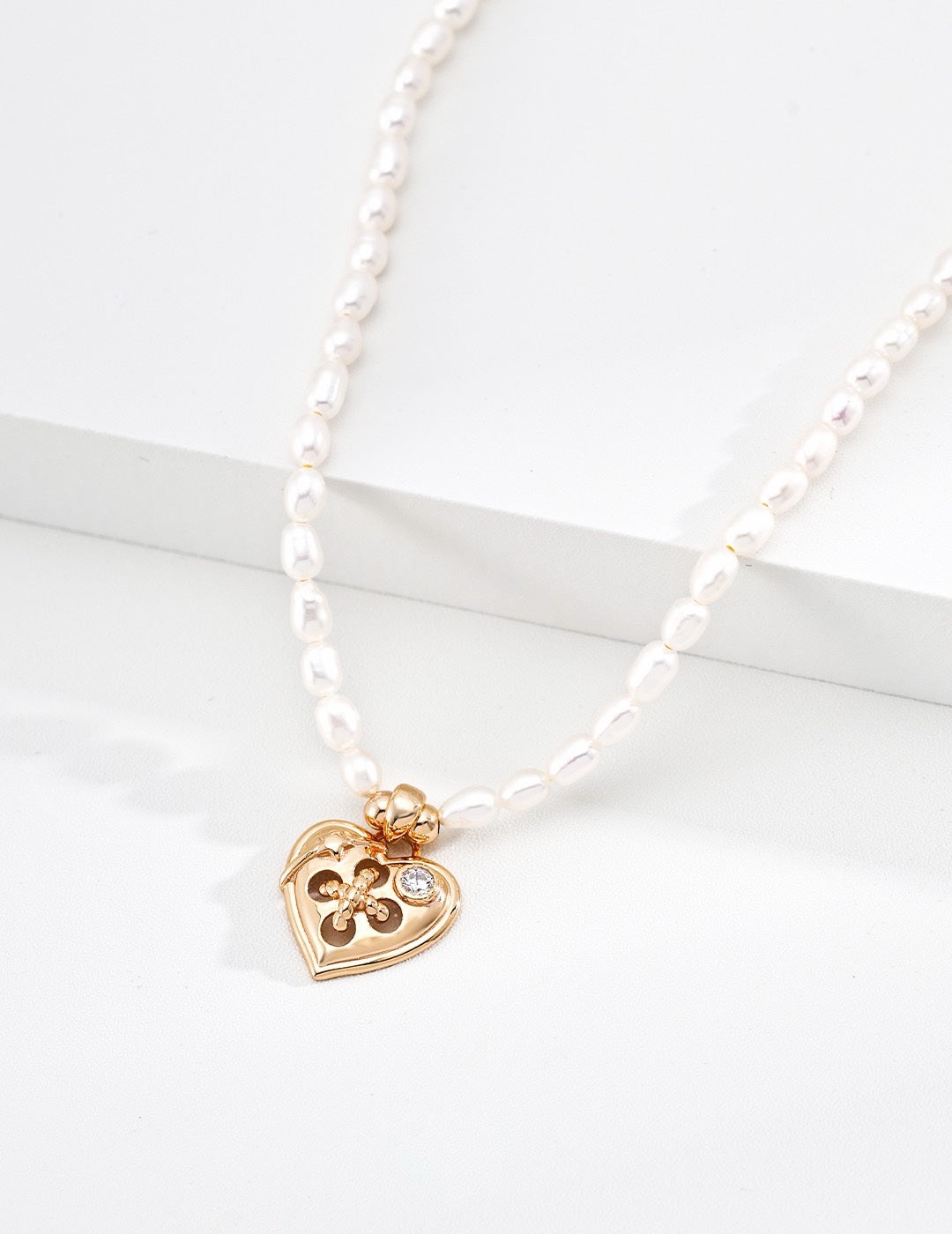 Coin Pearl Necklace in Vintage Gold – front view