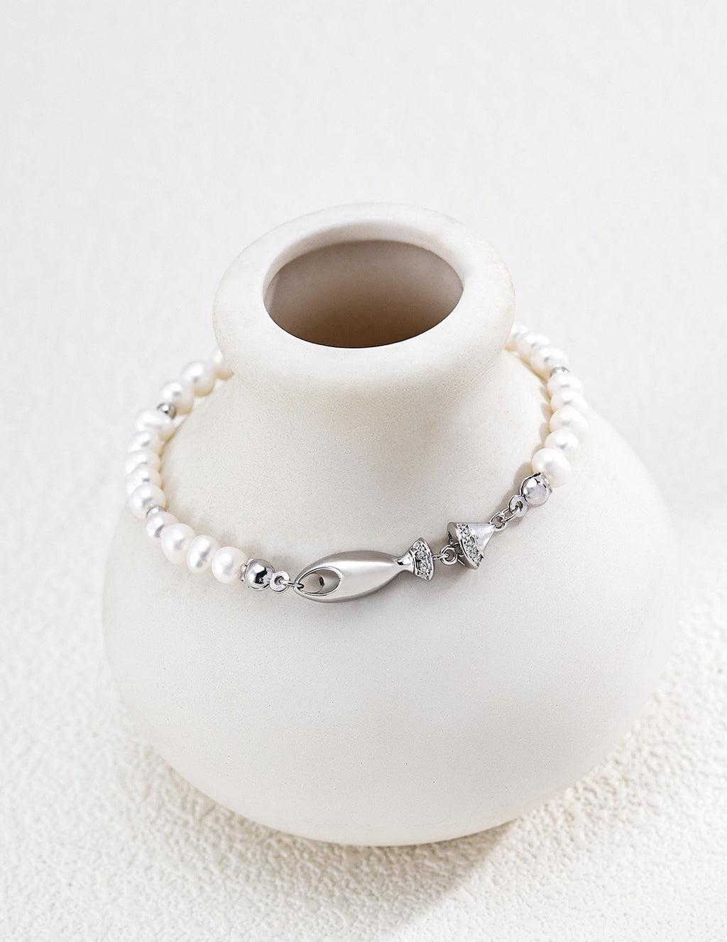 Koi Pearl Bracelet in White Gold – front view