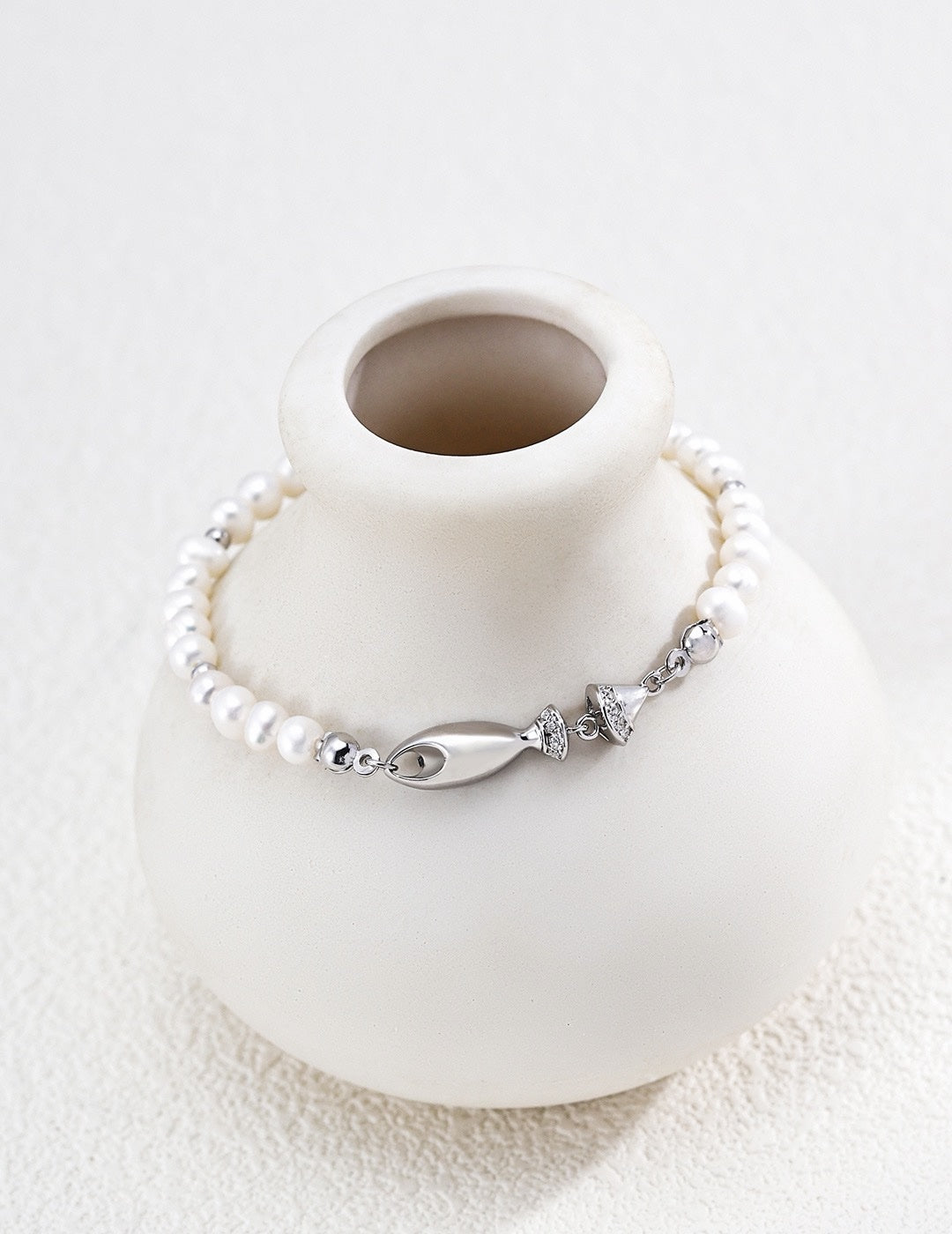 Koi Pearl Bracelet in White Gold – front view
