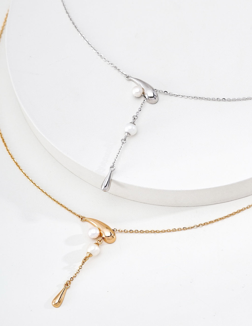 Meteor Pearl Necklace – gold and silver comparison