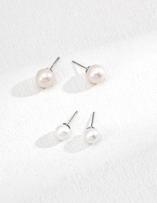 Classic Pearl Studs in White Gold – product view