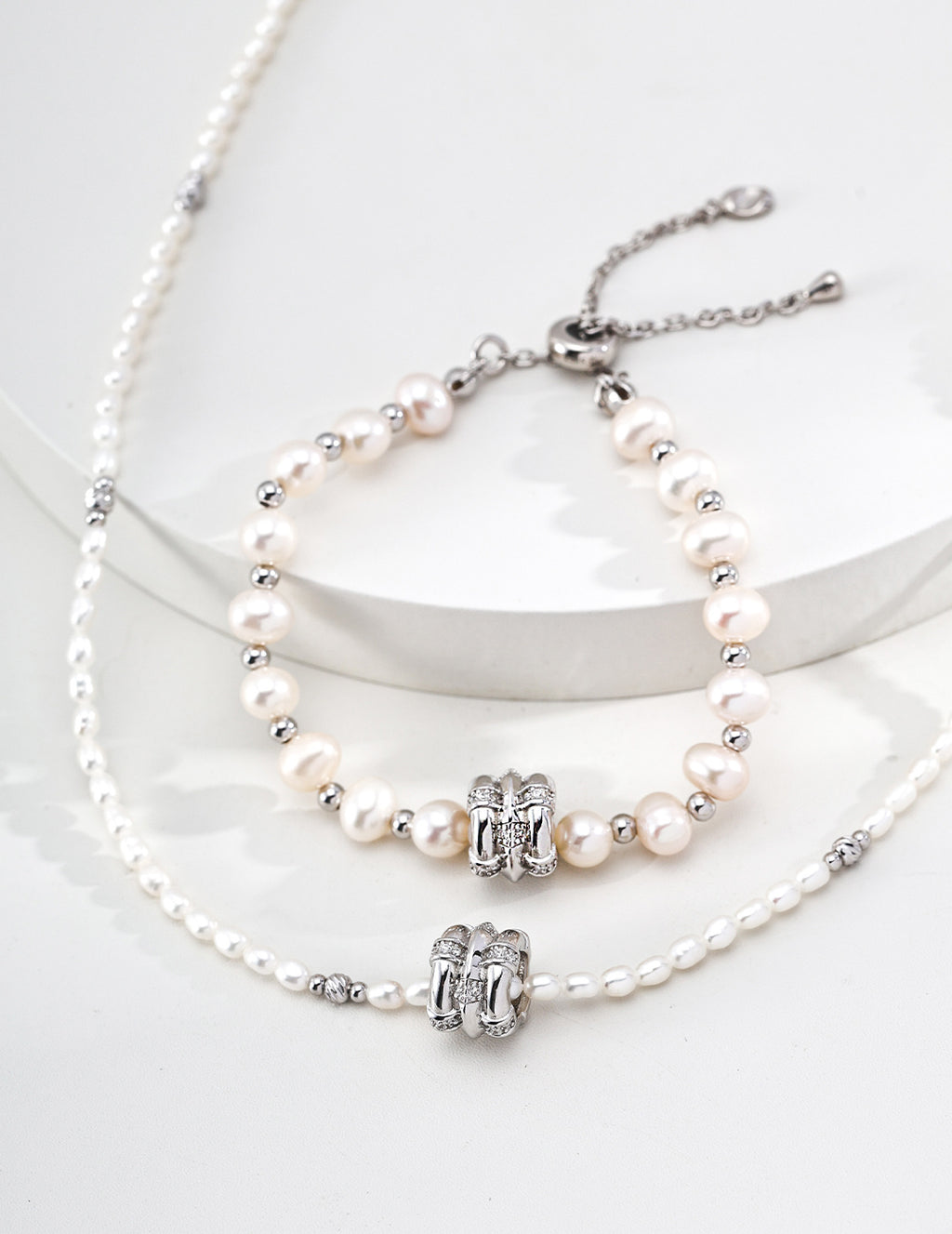 Star Wheel Pearl Set – necklace and bracelet styled together