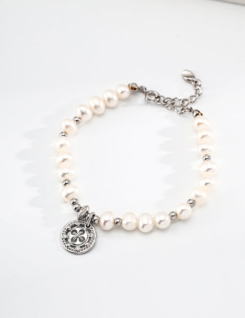 Coin Pearl Bracelet in White Gold – front view