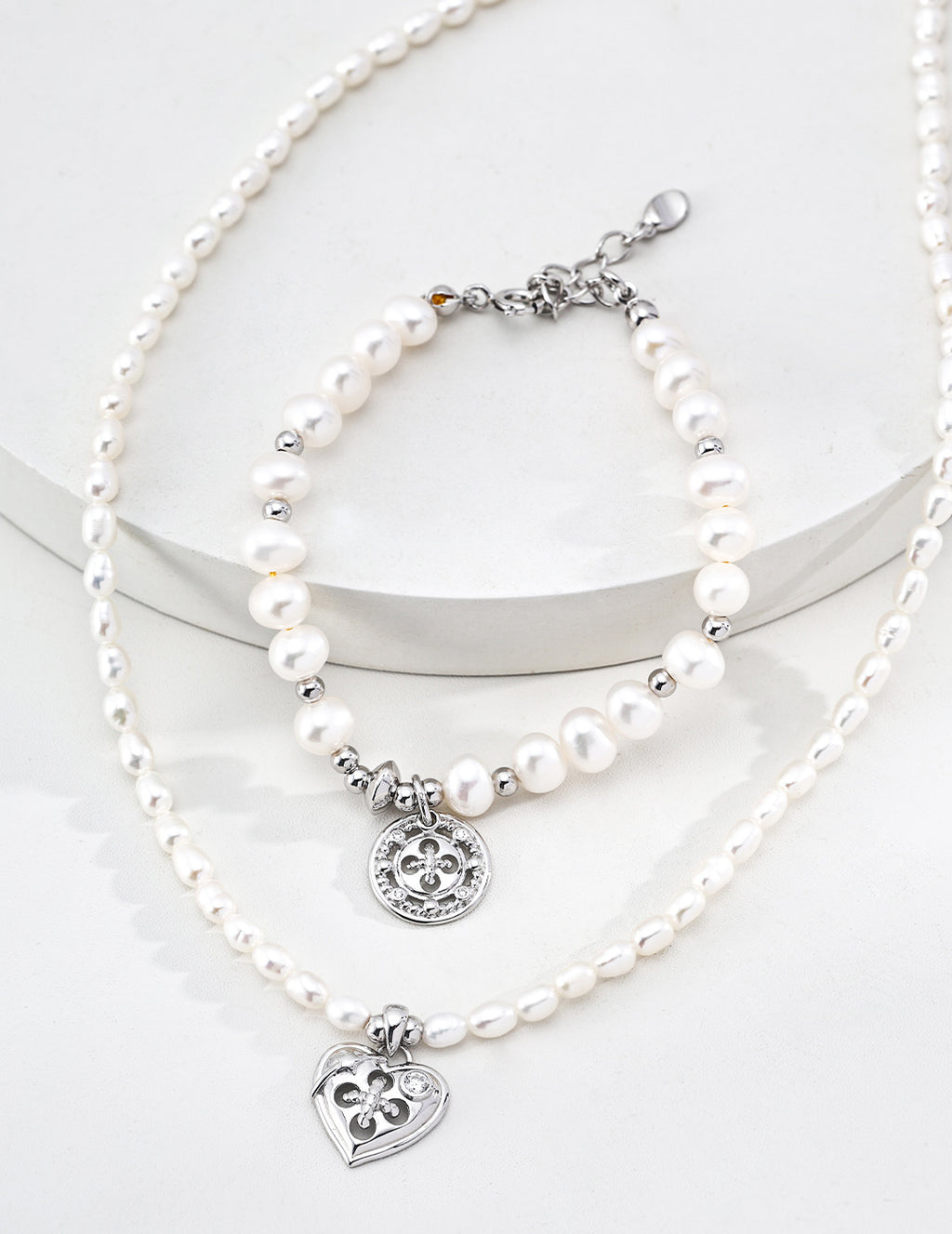 Coin Pearl Set – necklace and bracelet styled together