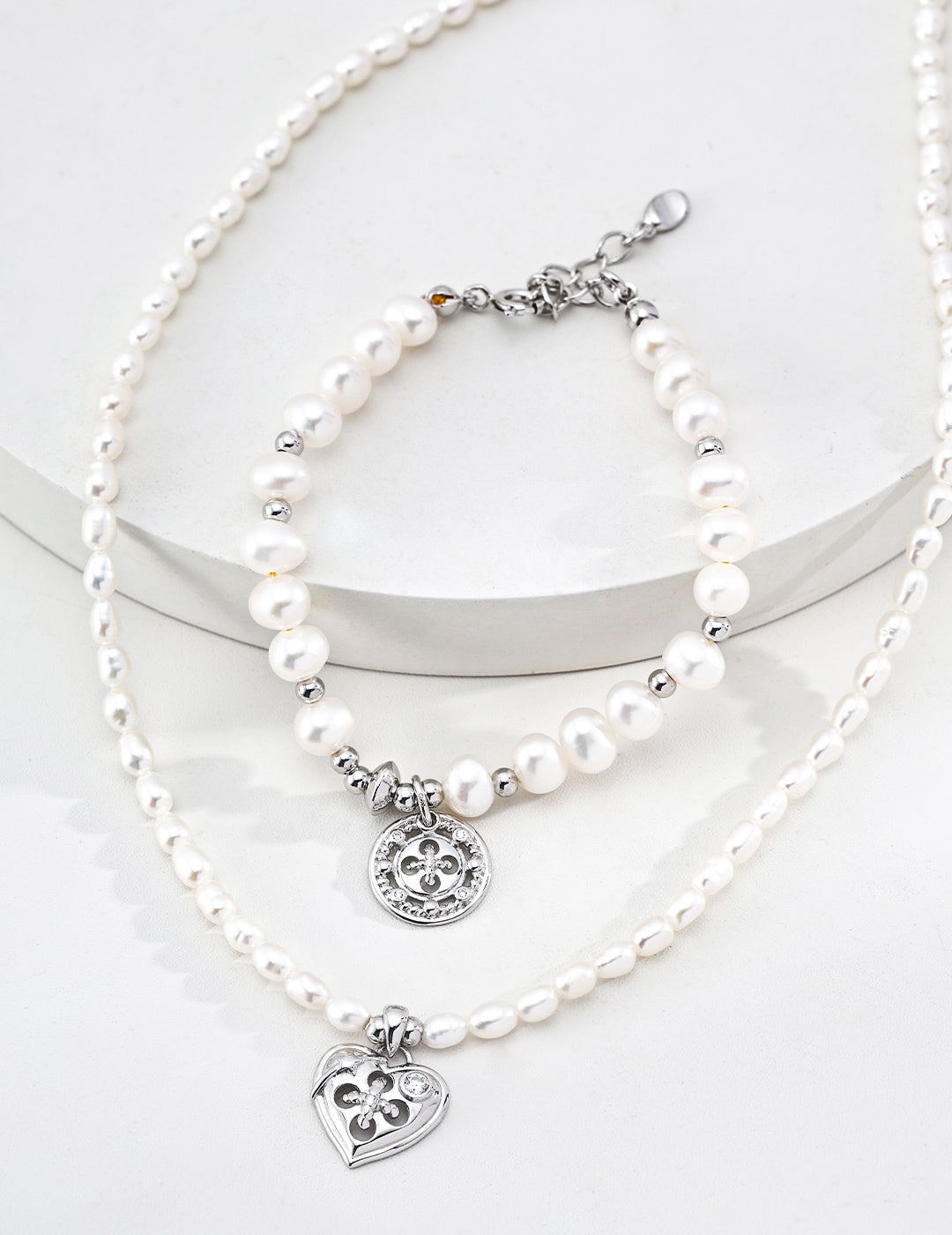 Coin Pearl Set – necklace and bracelet styled together