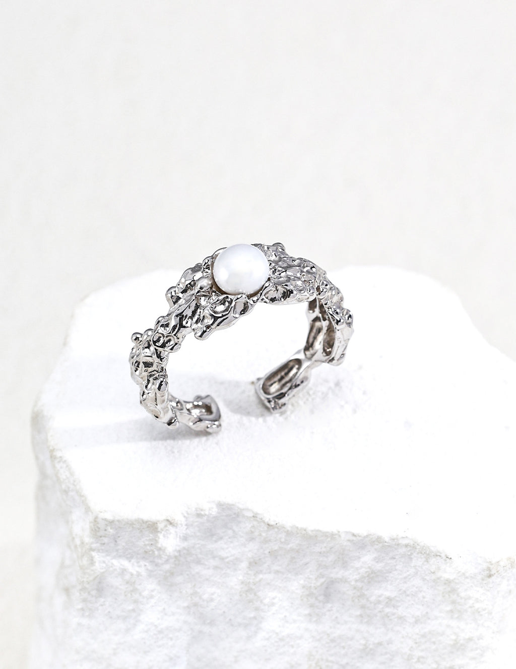 Lava Pearl Ring in White Gold – front view