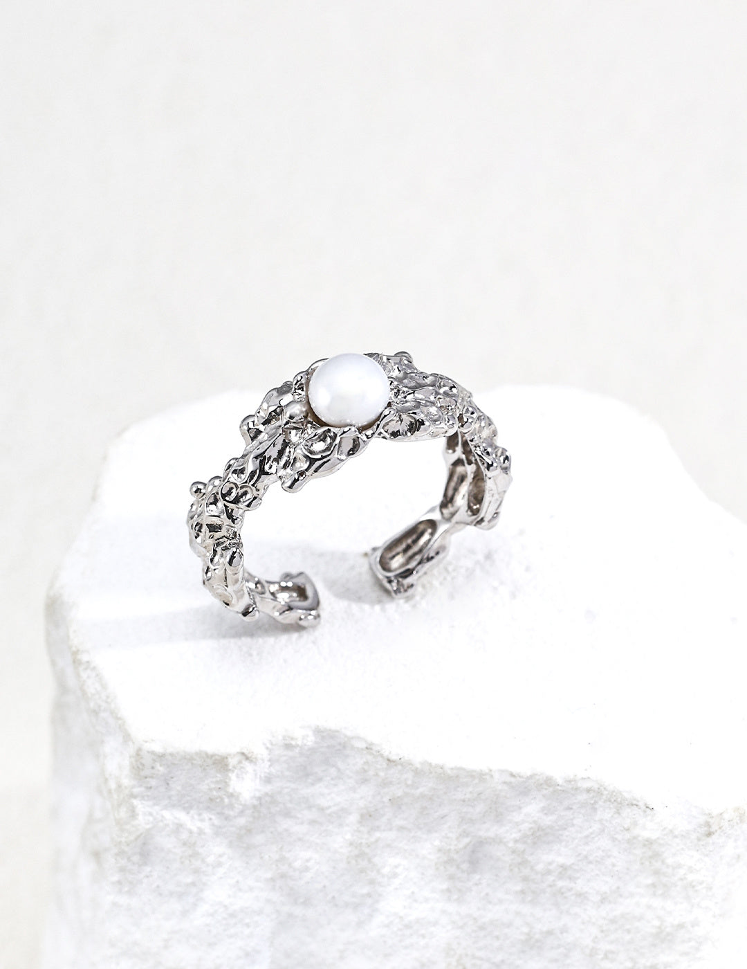 Lava Pearl Ring in White Gold – front view