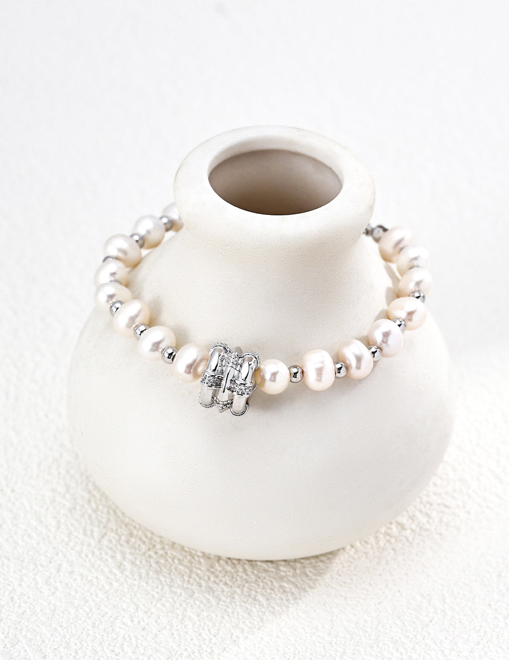 Star Wheel Pearl Bracelet in White Gold – front view