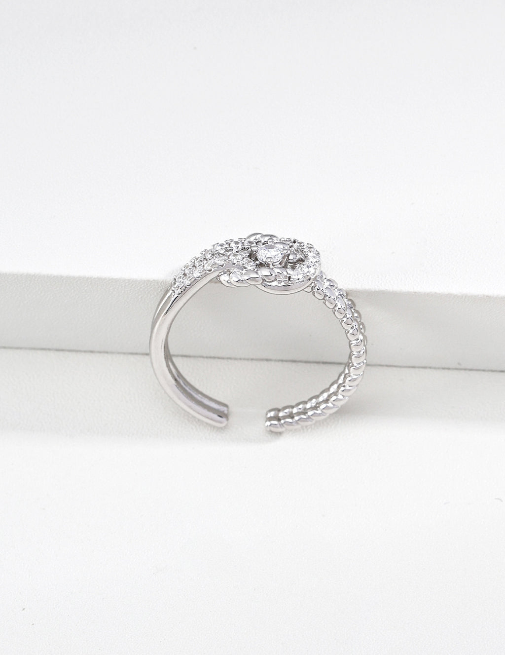 Fortune Knot Ring in White Gold – front view
