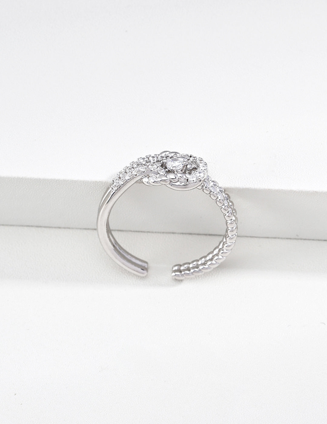 Fortune Knot Ring in White Gold – front view