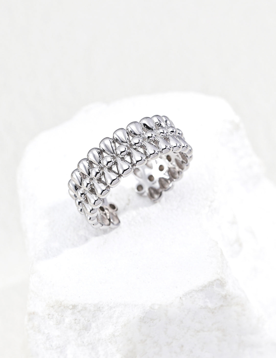 Golden Grain Ring in White Gold – front view